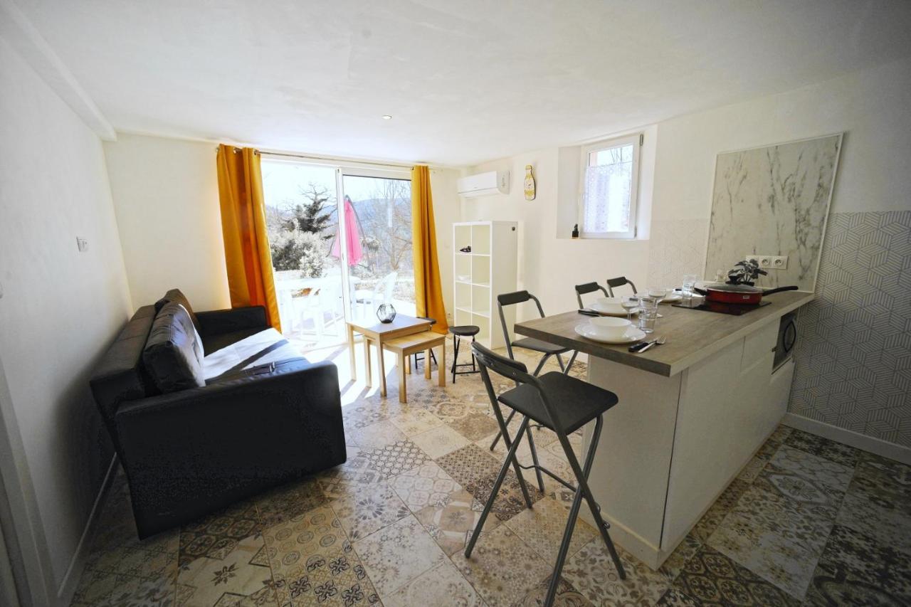 Les Quatre Chenes Apartment Bauduen Bagian luar foto