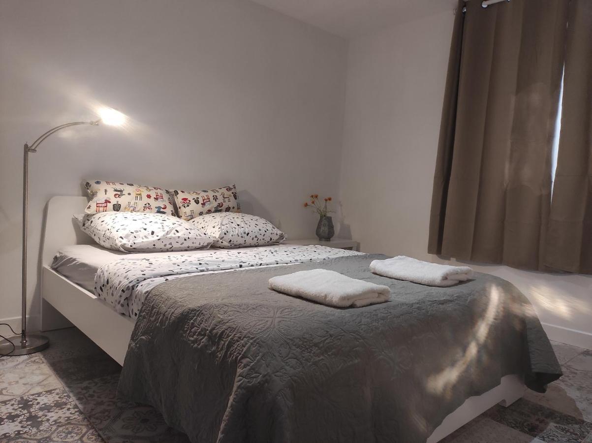 Les Quatre Chenes Apartment Bauduen Bagian luar foto